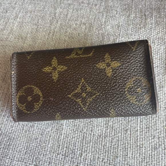 Vintage Louis Vuitton Monogram 4 Key Holder - Picture 6 of 8